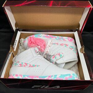 New in Box Kid's Fila VULC 13 MP CAMO Hightop Sneakers Size 5  Make a splash wit